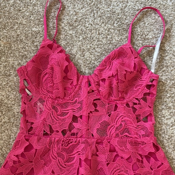 LOVERS AND FRIENDS Angela Midi Dress in Hot Pink size XXS - Picture 6 of 10